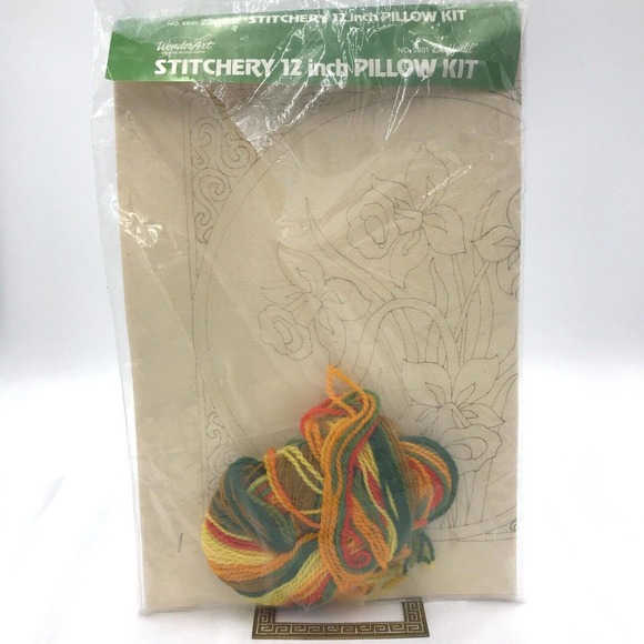 Vintage WonderArt Stitchery 12" Pillow Kit Daffodil Needlecraft #5601 - Picture 4 of 4